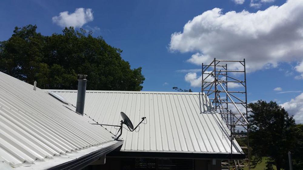 White Industrial Roof Painting Toowoomba with Television Antenna