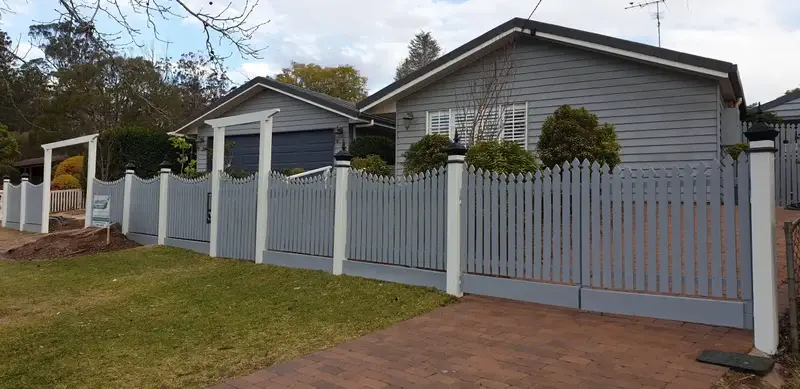 right side house fence painting toowoomba right side house fence painting toowoomba