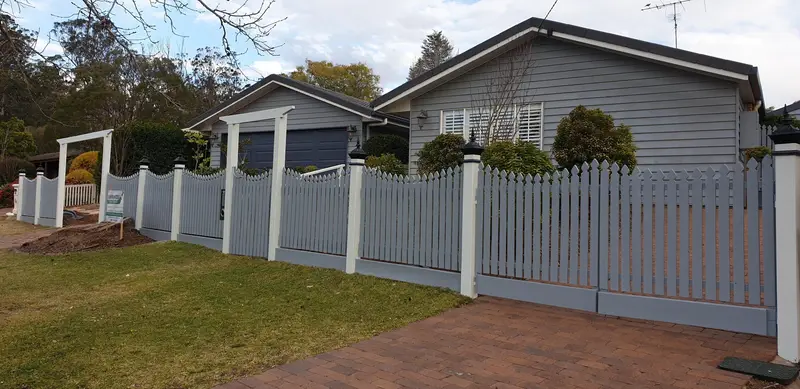 gray and white fence house painters toowoomba gray and white fence house painters toowoomba