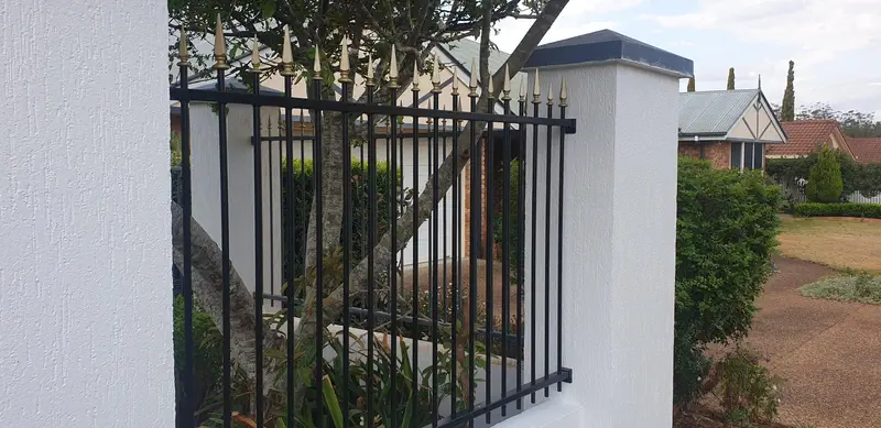black fence house painters toowoomba black fence house painters toowoomba