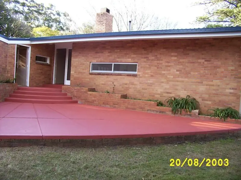 red walkway exterior house painting toowoomba red walkway exterior house painting toowoomba