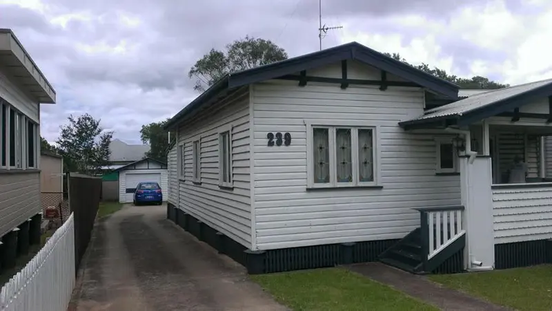 black fascia board exterior house painting toowoomba black fascia board exterior house painting toowoomba