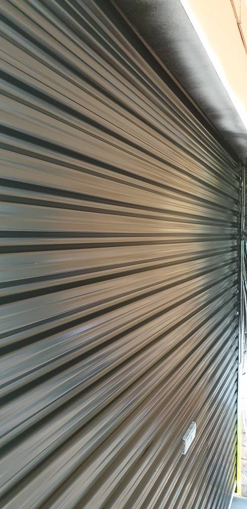 garage door painting job garage door painting job